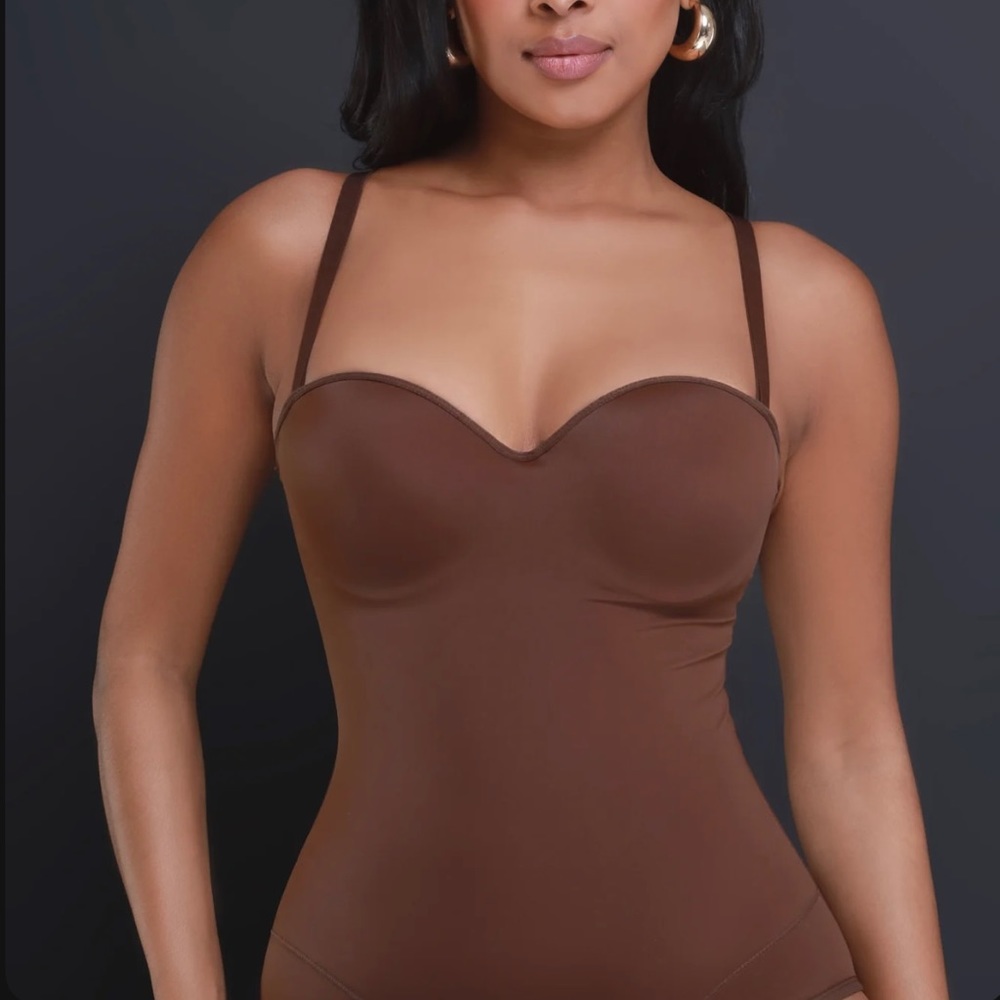 Doctored Bodysuit ‼️ATTENTION‼️ The actual bodysuit is dark brown.